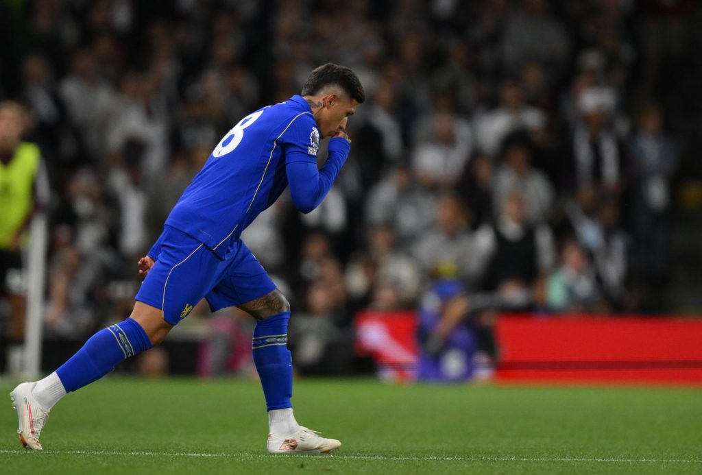 Enzo Fernández, del Chelsea, entra como suplente en la segunda parte durante el partido de la Premier League inglesa entre el Fulham FC y el Chelsea FC, en Londres, Gran Bretaña, el 24 de agosto de 2026. (Reino Unido, Londres) EFE/EPA/DANIEL HAMBURY